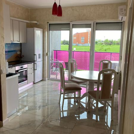 Bhoeme Apartament Oradea Εξωτερικό φωτογραφία